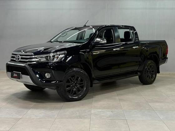 TOYOTA HILUX 2.8 SRX 4X4 CD 16V DIESEL 4P AUTOMÁTICO TOYOTA HILUX 2.8 SRX 4X4 CD 16V DIESEL 4P AUTOMÁTICO